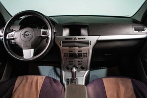 Хетчбэк Opel Astra 2010 года, 469000 рублей, Сургут