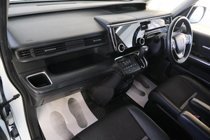 Минивэн Honda Stepwgn Spada 2016 года, 1989000 рублей, Омск