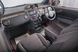 Минивэн Toyota Spade 2015 года, 949000 рублей, Томск