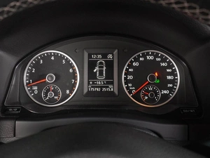 Внедорожник Volkswagen Tiguan 2015 года, 1219000 рублей, Воронеж