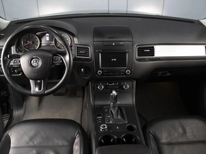 Внедорожник Volkswagen Touareg 2012 года, 1800000 рублей, Омск