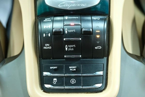 Внедорожник Porsche Cayenne S 2015 года, 3209000 рублей, Омск