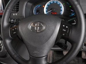 Минивэн Toyota Isis 2009 года, 1484000 рублей, Воронеж