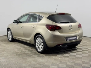 Хетчбэк Opel Astra 2011 года, 649900 рублей, Казань