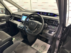 Минивэн Honda Stepwgn Spada 2021 года, 2300000 рублей, Красноярск