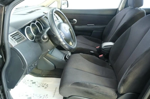 Хетчбэк Nissan Tiida 2010 года, 679000 рублей, Омск