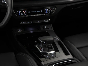 Внедорожник Audi Q5 2024 года, 5398999 рублей, Москва