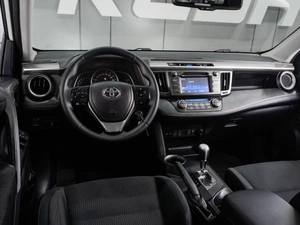 Внедорожник Toyota RAV4 2014 года, 2100000 рублей, Тюмень