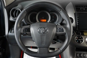 Внедорожник Toyota RAV4 2011 года, 1399000 рублей, Тюмень