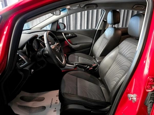 Хетчбэк Opel Astra 2013 года, 645000 рублей, Красноярск