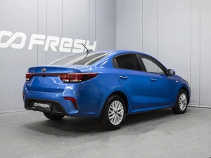 Седан Kia Rio 2018 года, 1220000 рублей, Омск