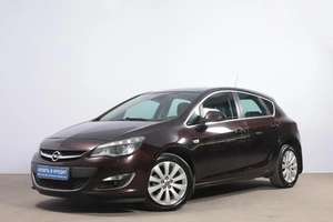 Хетчбэк Opel Astra 2014 года, 989000 рублей, Новосибирск