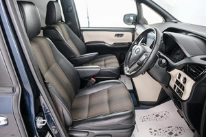 Минивэн Toyota Noah 2019 года, 2199000 рублей, Красноярск