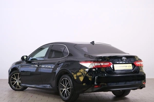 Седан Toyota Camry 2018 года, 2399000 рублей, Омск