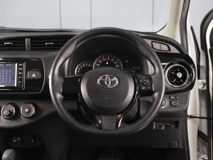 Хетчбэк Toyota Vitz 2019 года, 1310777 рублей, Омск