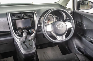 Хетчбэк Toyota Ractis 2015 года, 999000 рублей, Томск