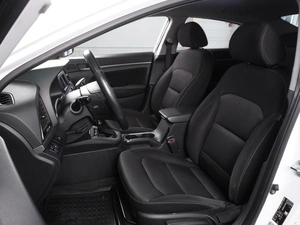 Седан Hyundai Elantra 2017 года, 1309000 рублей, Красный Пахарь