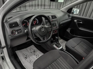 Седан Volkswagen Polo 2019 года, 850000 рублей, Красноярск