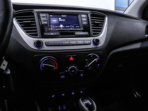 Седан Hyundai Solaris 2017 года, 1249000 рублей, Красноярск