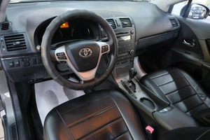 Седан Toyota Avensis 2009 года, 949000 рублей, Омск