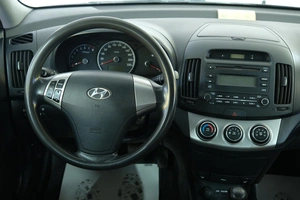 Седан Hyundai Elantra 2010 года, 759000 рублей, Омск