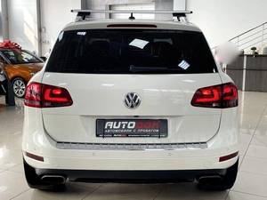 Внедорожник Volkswagen Touareg 2011 года, 1997000 рублей, Солонцы