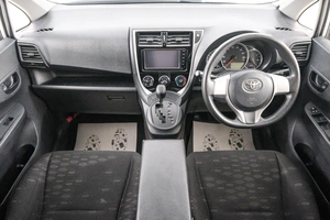 Хетчбэк Toyota Ractis 2015 года, 849000 рублей, Красноярск