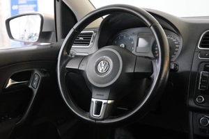 Седан Volkswagen Polo 2013 года, 919000 рублей, Омск