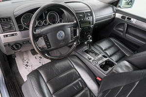 Внедорожник Volkswagen Touareg 2006 года, 899000 рублей, Красноярск