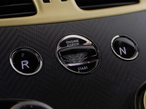 Кабриолет Aston Martin Vanquish 2019 года, 80900000 рублей, Москва