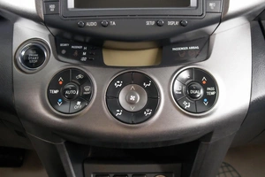 Внедорожник Toyota RAV4 2011 года, 1399000 рублей, Пермь