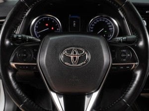 Седан Toyota Camry 2018 года, 2679000 рублей, Тюмень