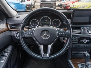 Седан Mercedes-benz E-класс 2011 года, 1519000 рублей, Саратов