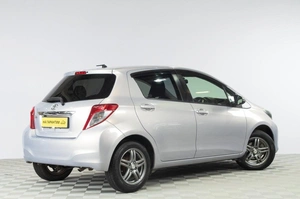 Хетчбэк Toyota Vitz 2013 года, 799000 рублей, Челябинск