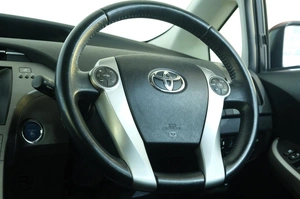 Лифтбек Toyota Prius 2013 года, 1239000 рублей, Омск
