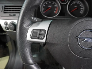 Седан Opel Astra 2011 года, 679000 рублей, Воронеж