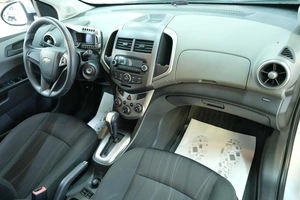 Хетчбэк Chevrolet Aveo 2013 года, 679000 рублей, Омск