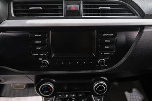 Седан Kia Rio 2019 года, 1369000 рублей, Новокузнецк