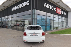 Седан Volkswagen Polo 2020 года, 1300000 рублей, Мирное