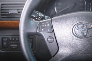 Седан Toyota Avensis 2007 года, 999000 рублей, Томск