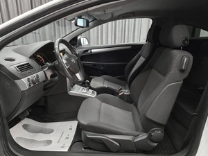 Хетчбэк Opel Astra GTC 2010 года, 549000 рублей, Красноярск