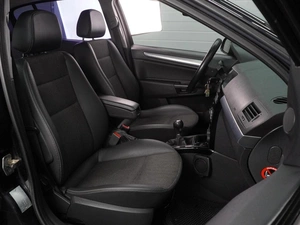 Хетчбэк Opel Astra 2011 года, 664000 рублей, Воронеж