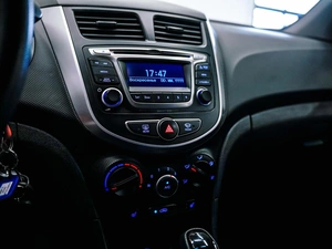 Седан Hyundai Solaris 2015 года, 915000 рублей, Красноярск