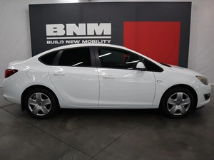 Седан Opel Astra 2013 года, 920000 рублей, Курск
