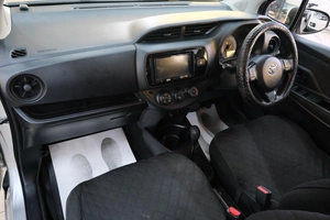 Хетчбэк Toyota Vitz 2019 года, 1019000 рублей, Омск