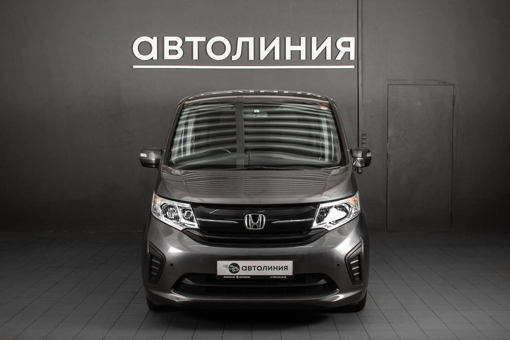 Минивэн Honda Stepwgn Spada 2017 года, 1510000 рублей, Красноярск