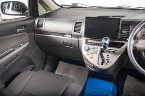 Минивэн Toyota Wish 2005 года, 699000 рублей, Томск