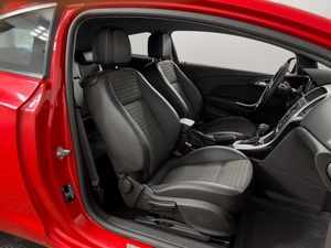 Хетчбэк Opel Astra GTC 2014 года, 999900 рублей, Казань