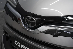 Внедорожник Toyota C-HR 2018 года, 1825000 рублей, Омск