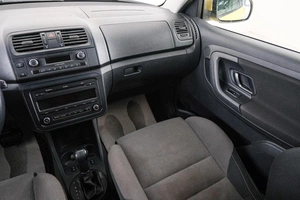 Хетчбэк Skoda Fabia 2012 года, 899000 рублей, Красноярск